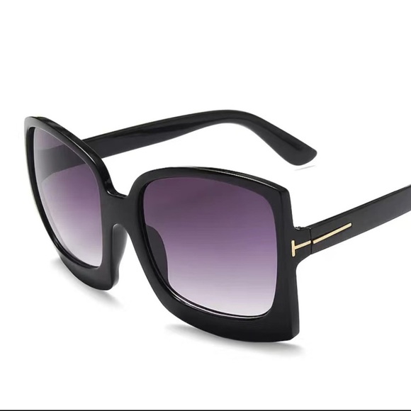 Sunglasses Trendy Boutique Luxury Oversized Designer Inspired Shades in Black - Picture 2 of 5